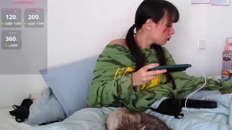 Sophia Help me get 100 thumbs up online show from February 16, 9:26 am