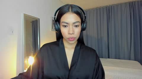 independent model natha online show from December 11, 3:45 am