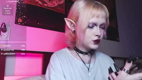 Nicole online show from November 28, 9:40 pm