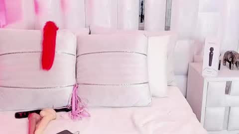 Niole online show from October 16, 3:14 pm