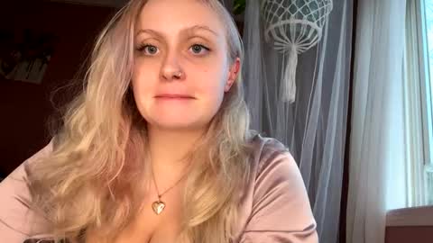 _peaceoutgirlscout_ online show from October 28, 9:08 pm