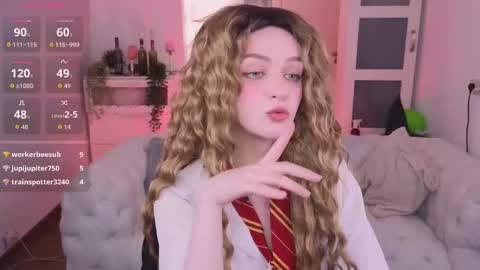 Maisie online show from November 1, 11:09 pm