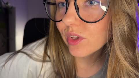  HADLY see u online 0312  online show from December 18, 5:21 pm