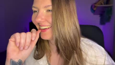  HADLY see u online 0312  online show from February 11, 5:18 pm