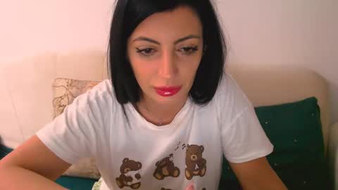 Snapshot of _queensarah_ chatting on March 9, 10:19 pm Sarah online show from March 9, 10:19 pm