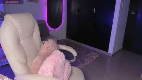   online show from November 8, 4:56 pm