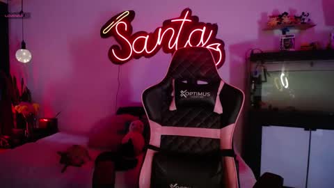  SantaLove  online show from January 18, 9:45 pm