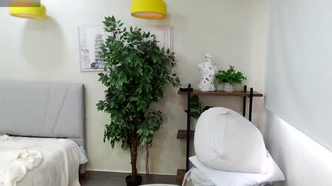 Sassy Girl online show from January 4, 5:05 pm