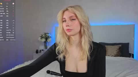 Snapshot of _sophielov chatting on September 22, 8:18 pm Sophie online show from September 22, 8:18 pm