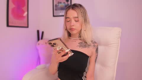 _tammarra_ online show from March 26, 6:53 pm