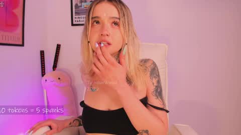 _tammarra_ online show from April 16, 9:39 pm