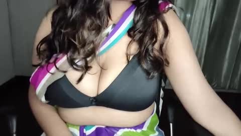 Snapshot of _vanshika_0 chatting on September 30, 2:44 pm _vanshika_0 online show from September 30, 2:44 pm