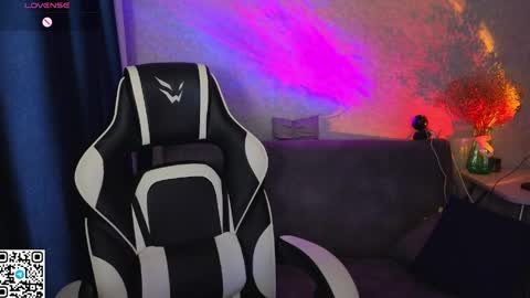 Molly  Roxy online show from April 11, 8:01 pm