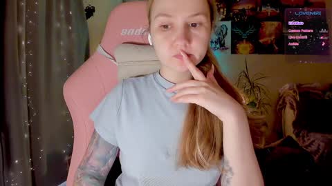 Snapshot of _witch__ chatting on September 10, 7:19 am Enni online show from September 10, 7:19 am
