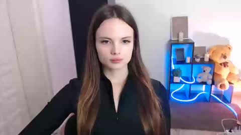 a_ariella_ online show from November 3, 1:37 pm