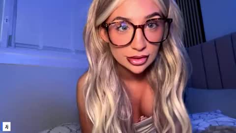 Aaliyah online show from March 16, 11:08 pm