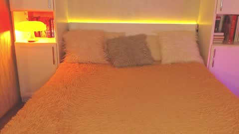 Lea online show from April 7, 7:49 pm