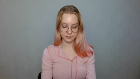 Snapshot of abbymoore__ chatting on December 22, 9:55 am Abby Lovense is active online show from December 22, 9:55 am