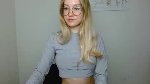 Snapshot of abbymoore__ chatting on September 13, 8:55 am Abby Lovense is active online show from September 13, 8:55 am