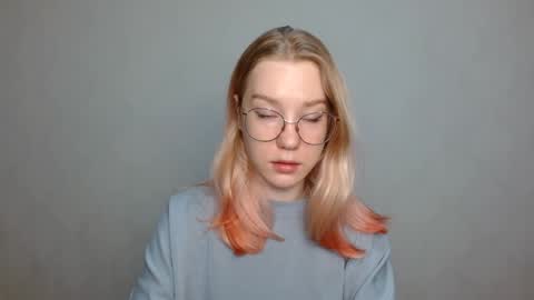 Snapshot of abbymoore__ chatting on January 8, 7:45 am Abby Lovense is active online show from January 8, 7:45 am