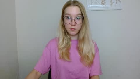 Snapshot of abbymoore__ chatting on September 16, 8:55 am Abby Lovense is active online show from September 16, 8:55 am