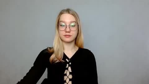 Snapshot of abbymoore__ chatting on February 18, 8:38 am Abby Lovense is active online show from February 18, 8:38 am