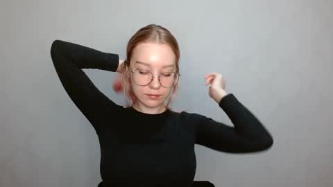 Snapshot of abbymoore__ chatting on December 15, 8:41 am Abby Lovense is active online show from December 15, 8:41 am