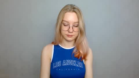 Snapshot of abbymoore__ chatting on January 3, 9:36 am Abby Lovense is active online show from January 3, 9:36 am