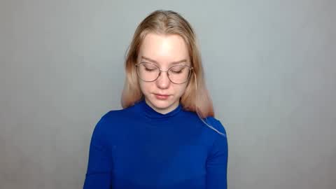 Snapshot of abbymoore__ chatting on January 18, 9:34 am Abby Lovense is active online show from January 18, 9:34 am