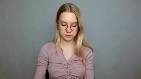 Snapshot of abbymoore__ chatting on February 21, 8:17 am Abby Lovense is active online show from February 21, 8:17 am