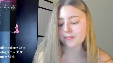 Snapshot of abbywyte chatting on February 22, 2:27 pm Abby    Stream at Sat  Sun  Mon  Fri online show from February 22, 2:27 pm