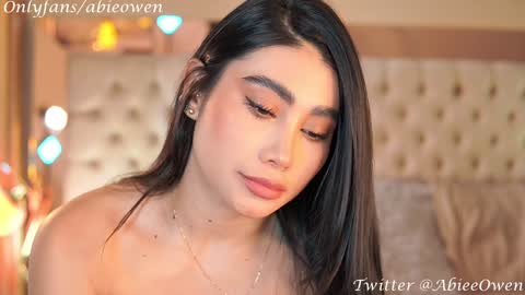 abie_owen online show from December 17, 3:06 pm