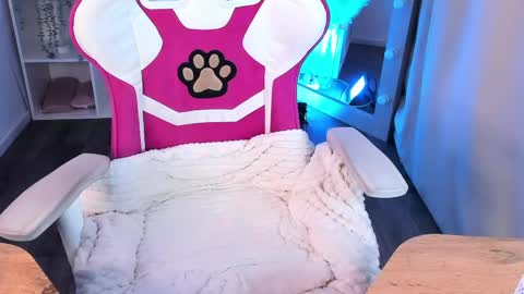 Lily online show from April 23, 5:37 pm