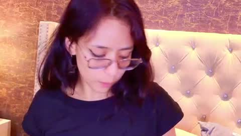 abril_collinz online show from July 8, 11:34 am