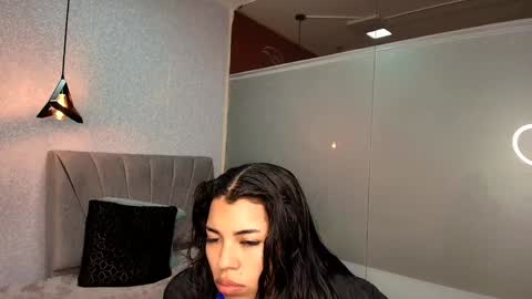 ABRIL MATTHEWS online show from December 3, 12:27 pm
