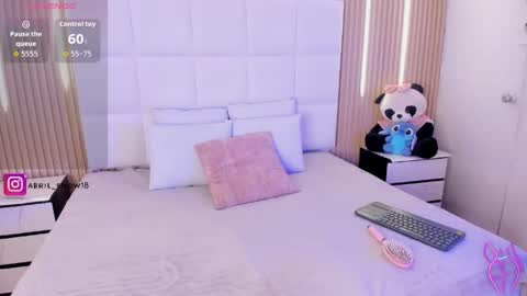 abril_snow online show from June 2, 8:10 pm