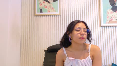 abrilmirren online show from April 10, 11:05 am