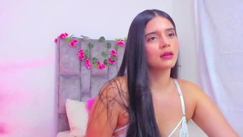 Snapshot of adhara__evanss chatting on January 7, 11:14 pm   online show from January 7, 11:14 pm
