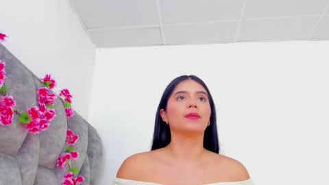 Snapshot of adhara__evanss chatting on December 20, 4:46 pm   online show from December 20, 4:46 pm