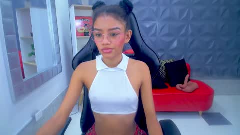 adisson_petite1 online show from October 26, 12:55 pm