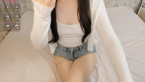 Emi online show from April 25, 1:41 pm