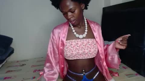 Snapshot of africas_booty842808 chatting on September 21, 9:35 pm Mia online show from September 21, 9:35 pm