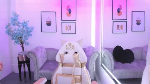 Snapshot of agatha_luxx chatting on October 13, 12:30 pm Agatha online show from October 13, 12:30 pm