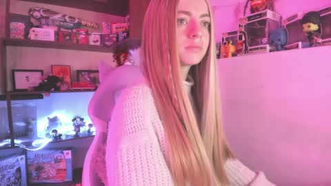 Snapshot of agathaa_ks_ chatting on December 11, 7:09 am Camila 2 online show from December 11, 7:09 am