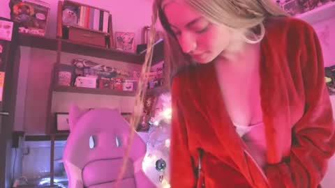 Snapshot of agathaa_ks_ chatting on December 9, 6:23 am Camila 2 online show from December 9, 6:23 am