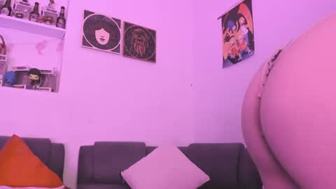 Snapshot of agathaa_ks_ chatting on February 21, 10:04 pm Camila 2 online show from February 21, 10:04 pm