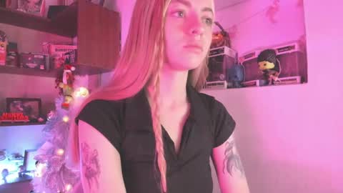 Snapshot of agathaa_ks_ chatting on December 26, 6:09 am Camila 2 online show from December 26, 6:09 am
