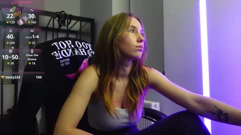 Agelina Lilly Laura online show from November 21, 7:05 pm