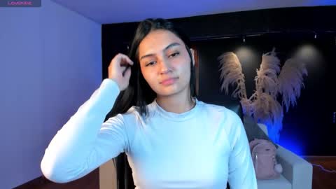 aidajoness online show from December 5, 11:33 am