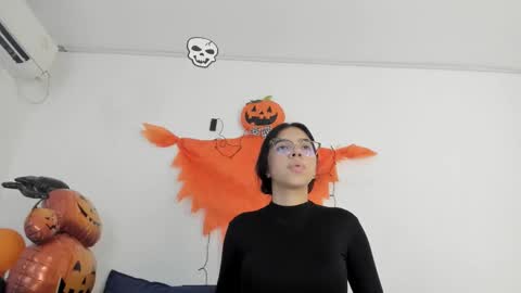 Ainoa  online show from October 27, 8:14 pm